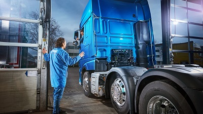 Crack in truck winscreen