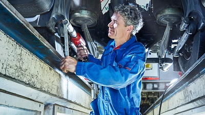 Replacing timing belt truck