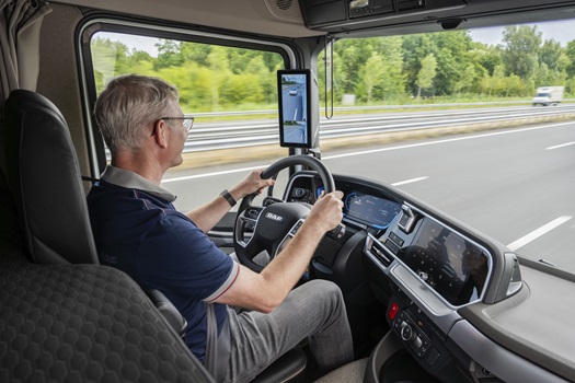 901-DAF-Electric-Driver-behind-the-Wheel